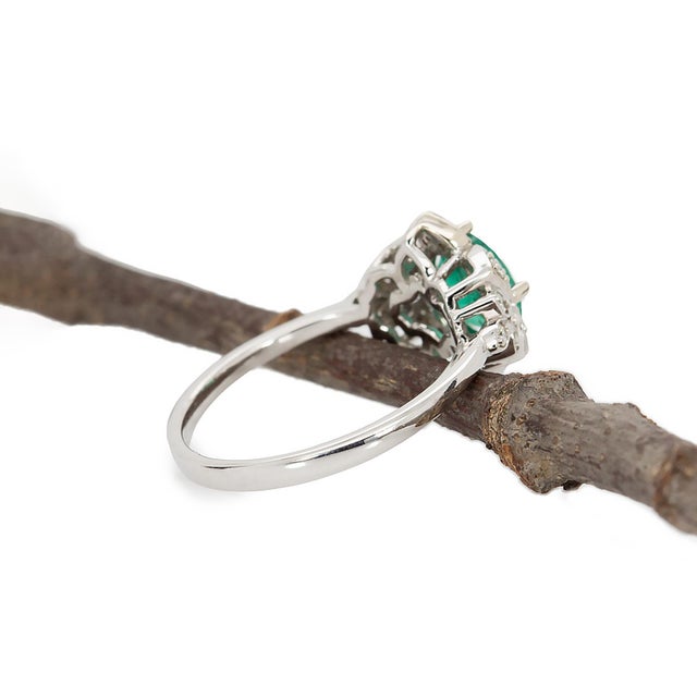 Green 1cts Colombian Emerald Ring With Natural Diamonds Accents: Solid 14k Gold, 7mm For Sale - Image 8 of 10