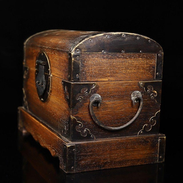 Vintage Huali Wood Jewelry Box With Mother-of-Pearl Bird & Floral Inlay and Brass Hardware For Sale - Image 9 of 9