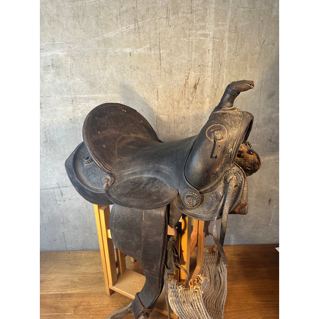 Vintage Western Horse Saddle Leather Tooled Floral Design 14" Seat "Blain" Marked For Sale In San Francisco - Image 6 of 13