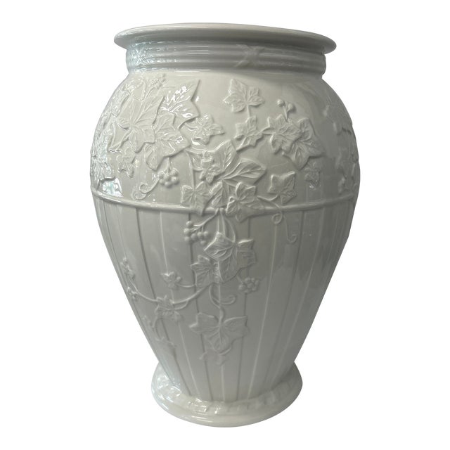 1990s Wedgwood Classic Garden Fluted Ceramic Vase For Sale