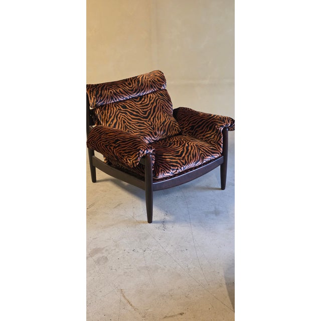 Set of Vintage Lounge Chair with Ottoman in Orange Zebra Velvet Fabric, 1970s For Sale - Image 4 of 15