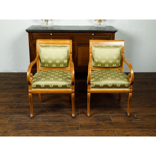 English Pair of English 1830s Regency Walnut Upholstered Armchairs with Scrolling Arms For Sale - Image 3 of 10