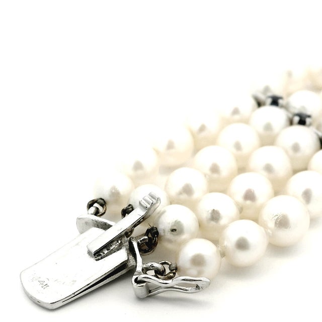 Vintage Retro Multi-Strand Pearl and Sapphire 14k White Gold Bracelet For Sale - Image 9 of 15