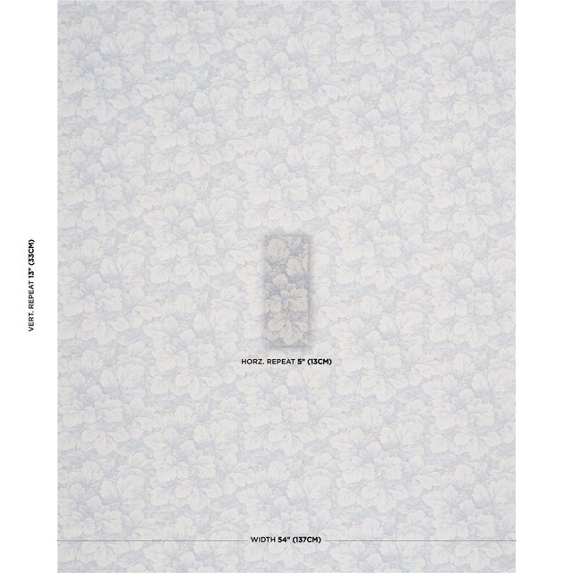 Inspired by 19th-century woven tapestries, Boråstapeter Waldemar is a lush, leafy design with extraordinary depth and...