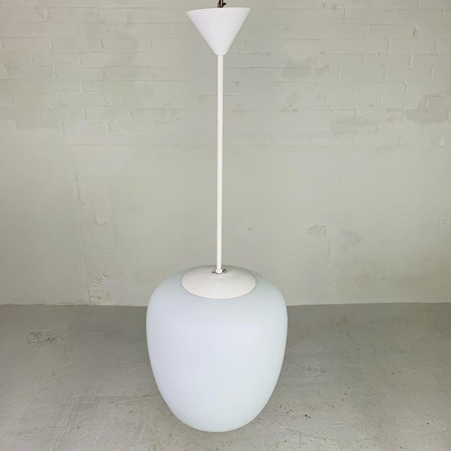 Height: 80 cm. Ø: 30 cm. Glass globe height: 32 cm. The lamp has new wire and a large bulb holder (E27). Origin:...