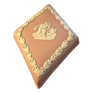 Vintage Wedgwood Jasperware Pink W/White Diamond Shape Trinket Box 2.5" X 3.25" For Sale