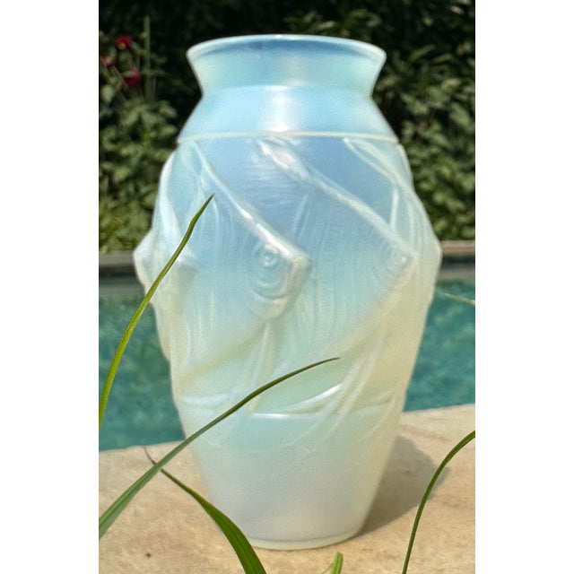 Here we have a beautiful and quite hard to find Sabino Fish Vase , a bluish tint with high relief fish circling the vase ,...
