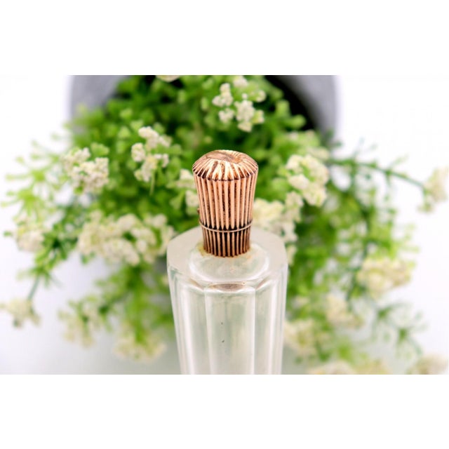 Perfume Bottle in Glass and 15 Karat Gold, in Worn conditions. Designed 1890 to 1919