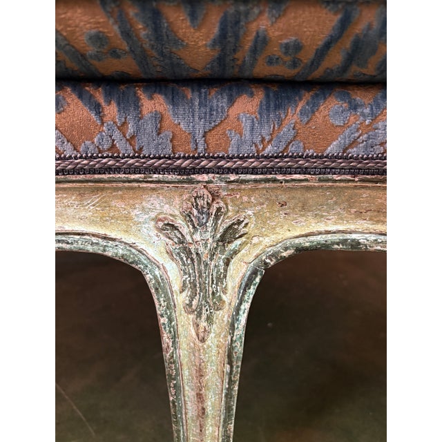 Textile Early 19th Century Venetian Painted Neoclassical Frame W/Velvet Fabric Settee For Sale - Image 7 of 18