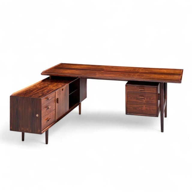 Arne Vodder for Sibast Model 209 Mid Century Rosewood Desk with Return This desk measures: 80 wide x 71 deep x 28.25 high,...