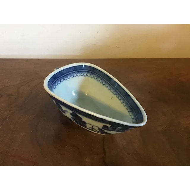 Chinoiserie Antique Early 19th Century Chinese Export Blue & White Canton Porcelain Gravy Boat For Sale - Image 3 of 13