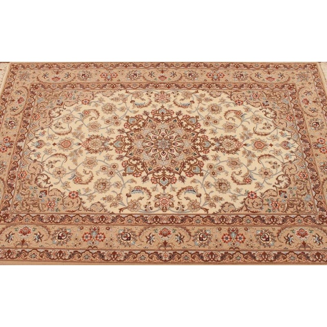 Middle Eastern Rug in Wool For Sale - Image 5 of 10