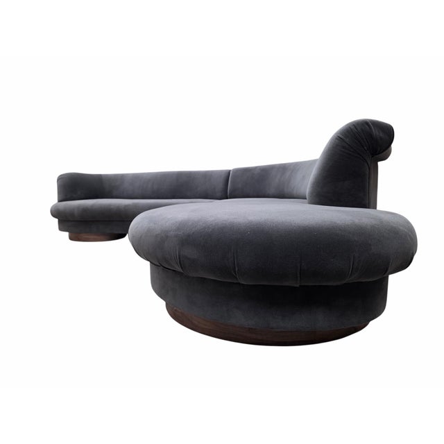 Late 20th Century Postmodern Vladimir Kagan Style Serpentine Sectional Sofa Newly Reupholstered For Sale - Image 5 of 9