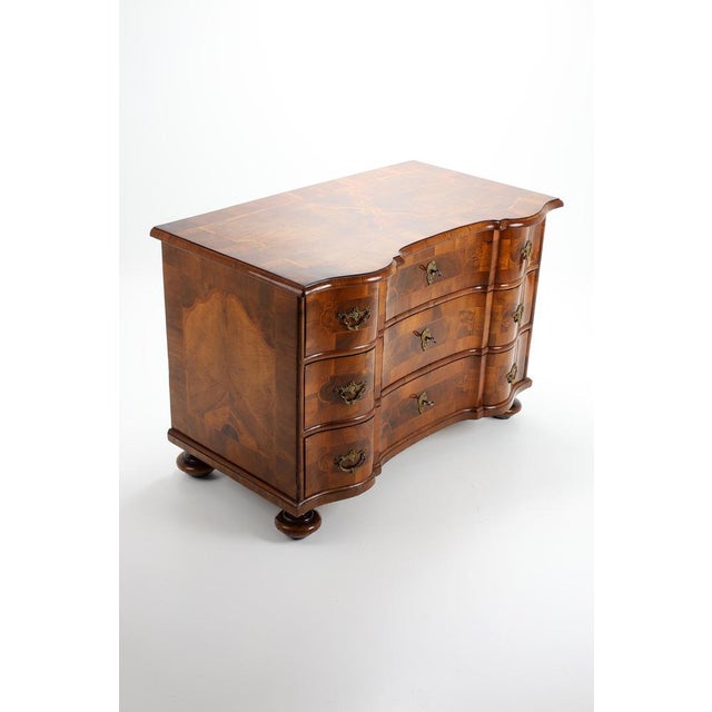 Very shapely small original chest of drawers, restored to a patina finish, top panel with intertwined elm inlays, drawer...