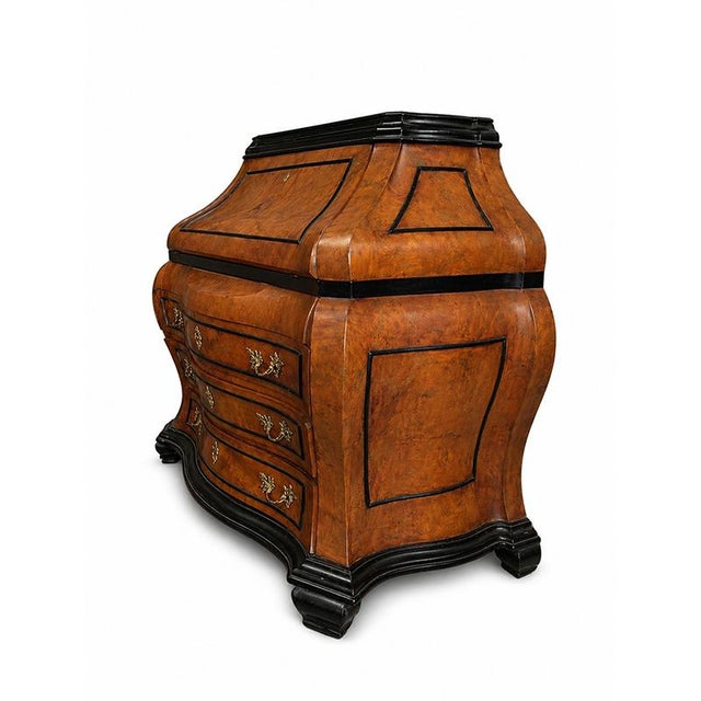 Baroque Burl Wood Dresser, in Very Good conditions. Designed before 1890