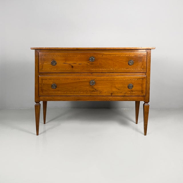 Italian Directoire style chest of drawers in wood, 1930s Chest of drawers with a rectangular top, in wood. The two wooden...