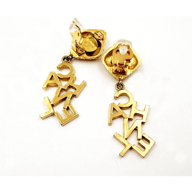 1980s Chanel Vintage Gold Plated Quilted Argyle Letter Drop Clip on Earrings, A Pair For Sale - Image 5 of 6