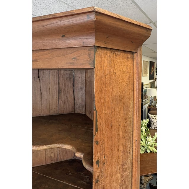 19th Century Rustic American Pine Corner Cupboard With Open Shaped Shelves Over Doors For Sale - Image 14 of 18