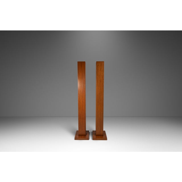 1960s 1960s Mid-Century Modern Freestanding Architectural Tower Floor Lamps in Oak After Frank Llyod Wright, Usa - Set of 2 For Sale - Image 5 of 18