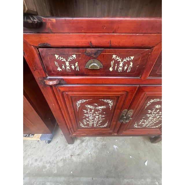 Vintage Chinese Cabinet With White Floral Inlay & Mirrored Doors – Statement Piece For Sale - Image 9 of 9
