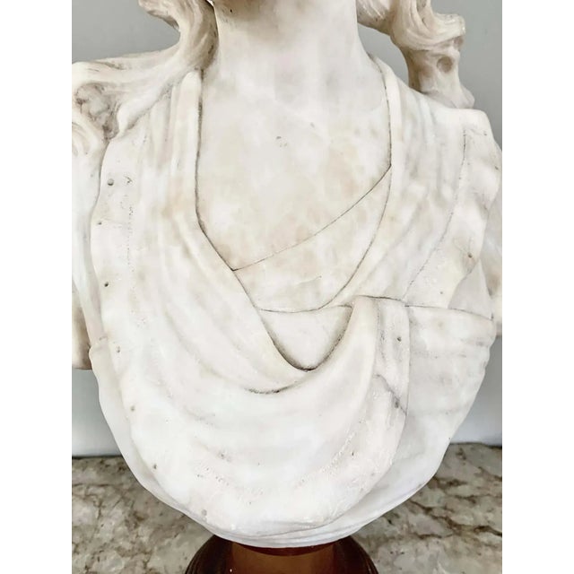 Woman Bust in Alabaster, 19th Century For Sale - Image 3 of 10