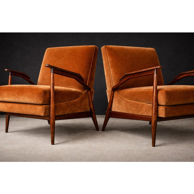 Giuseppe Scapinelli Pair of Armchairs in Caviúna & Burnt Caramel Mohair Velvet, Brazil, 1950s For Sale - Image 11 of 17