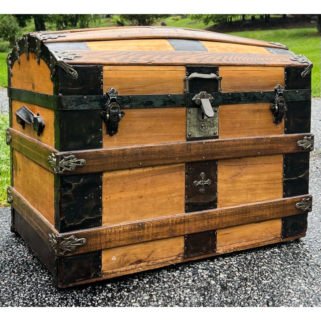 Antique 19th Century Steamer Trunk. For Sale - Image 4 of 11