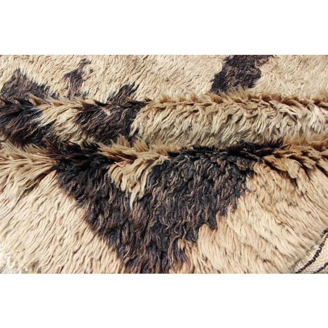 Vintage Mid-Century Turkish Tulu Rug With Connected Tribal Pattern in Brown and Cream For Sale - Image 11 of 13