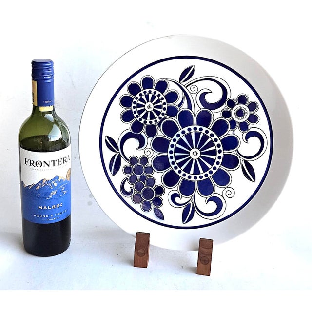 Offered is a round serving platter in the "Zuider Zee" Sea Isle pattern from Mikasa (#D5952) designed by Ben Seibel and...