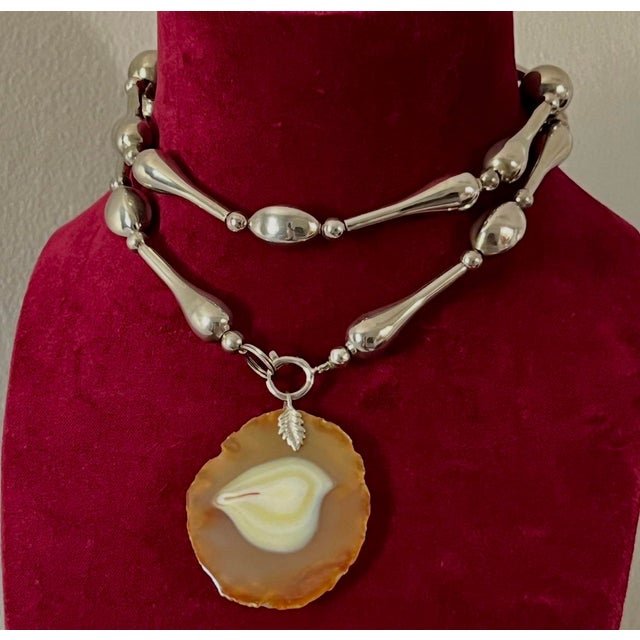 Chrome 1970s Vintage Modernist Silver-Tone Sculptural Teardrop Statement Necklace – 94g For Sale - Image 8 of 8