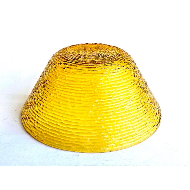 Anchor Hocking Vintage 1960s Anchor Hocking Gold Lido Soreno Glass Serving Bowl For Sale - Image 4 of 10