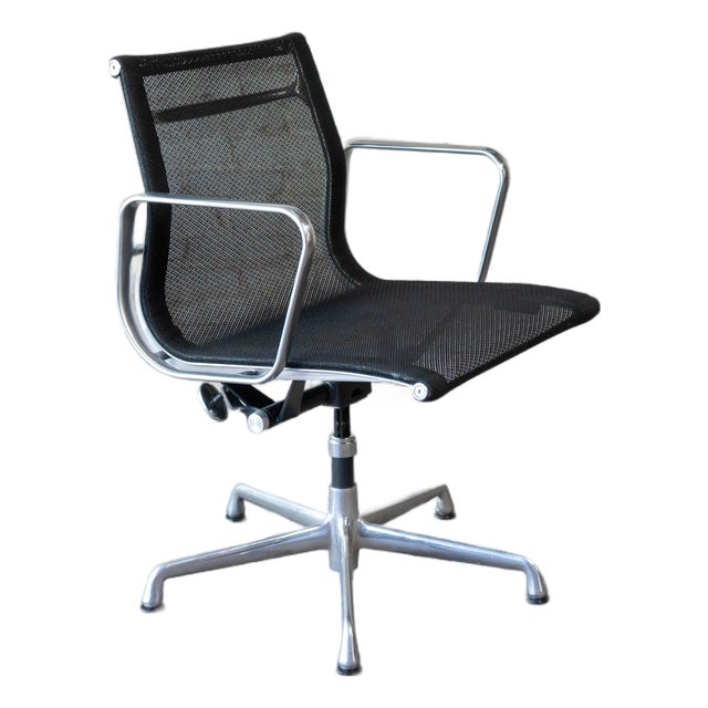 Herman Miller Eames Aluminum Group Mesh Chair For Sale