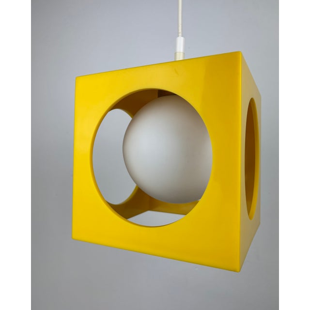 Minimalistic Space Age Yellow Cube Ceiling Lamp by Richard Essig, Germany, 1973 For Sale - Image 11 of 18
