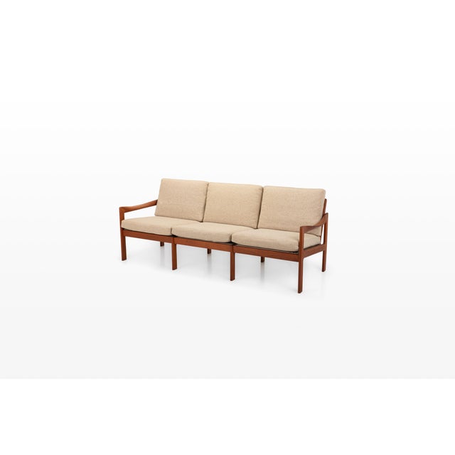Mid-Century Modern Sofa by Illum Wikkelsø for Niels Eilersen, Denmark 1960s For Sale - Image 3 of 12