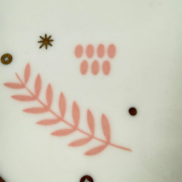 White Opal Glass Peace Dove Vide-Poche Plate, Briard, 1960s For Sale In Philadelphia - Image 6 of 11