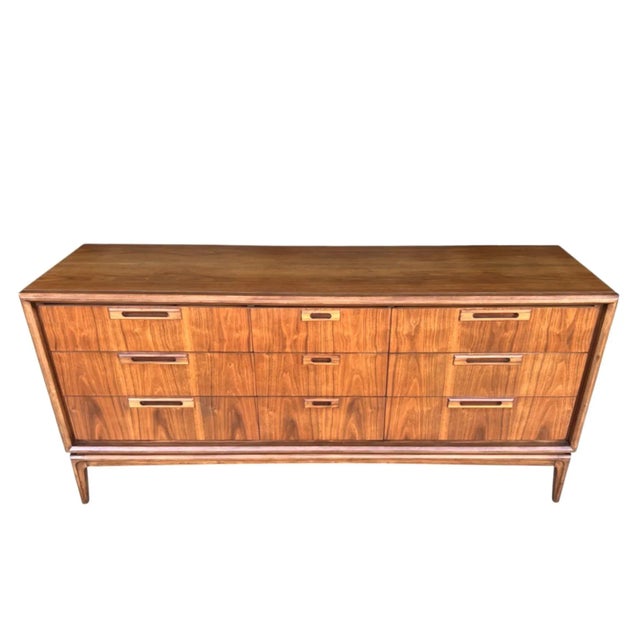 Sculptural Mid-Century Walnut 9-Drawer Dresser in Danish Modern Style For Sale - Image 13 of 17