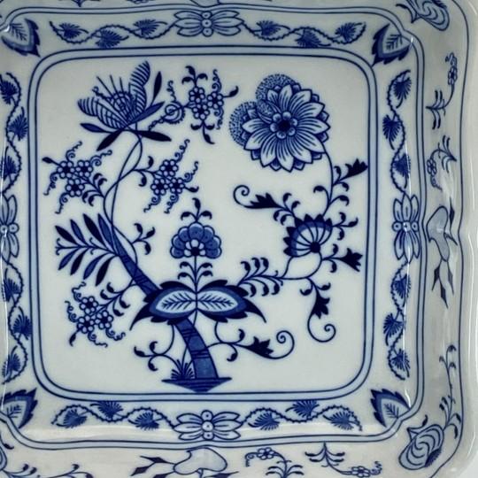 Blue Zwiebelmuster "Blue Onion" 9-Inch Square Blue and White Vegetable Bowl Vintage For Sale - Image 8 of 17