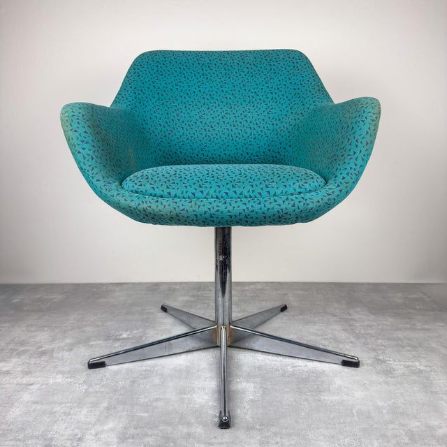 Vintage mid-century office armchair "Stol Kamnik" made in Yugoslavia in the 1970s. The swivel chair is very convenient,...