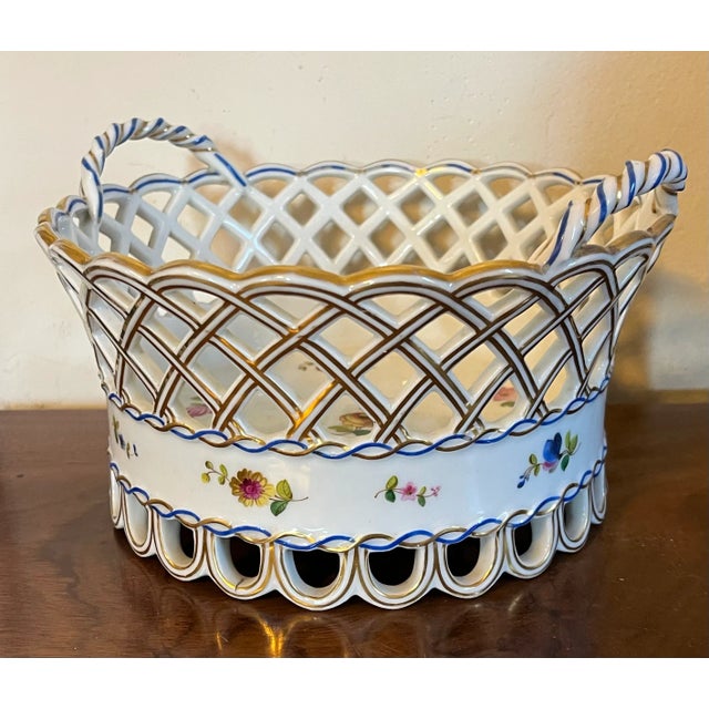 White Antique Early 19th Century Old Paris Porcelain Reticulated Centerpiece Fruit Basket Decorated With Floral Sprig For Sale - Image 8 of 15