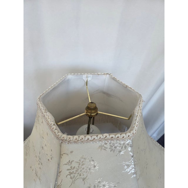 Mid 20th Century Traditional Colonial Revival Turned Wood & Brass Table Lamp W/ Fringe Shade - a Pair For Sale - Image 9 of 10