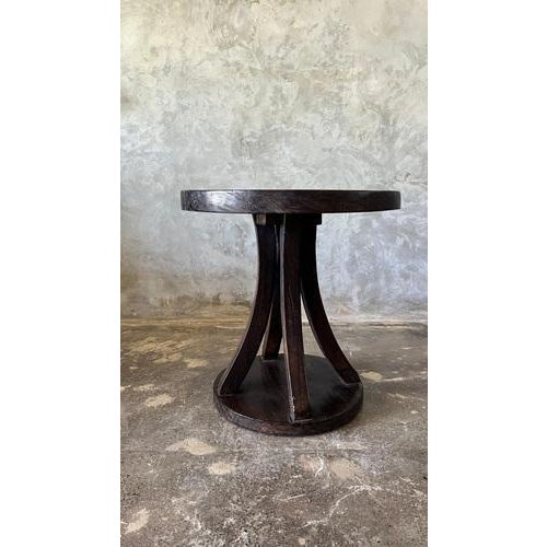 Circular Tripod Pedestal Table with Central Base For Sale - Image 3 of 17