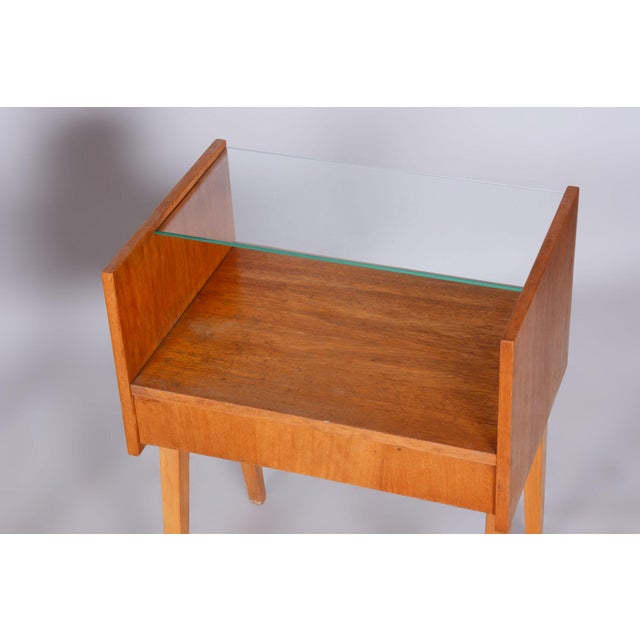 Mid-Century Modern Bedside Tables in Oak and Glass, 1950s, Set of 2 For Sale - Image 4 of 11
