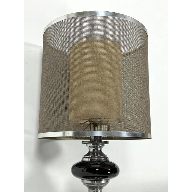 Good vintage condition with normal trace of age and use for this table lamp in chrome and lacquer with double lampshade....