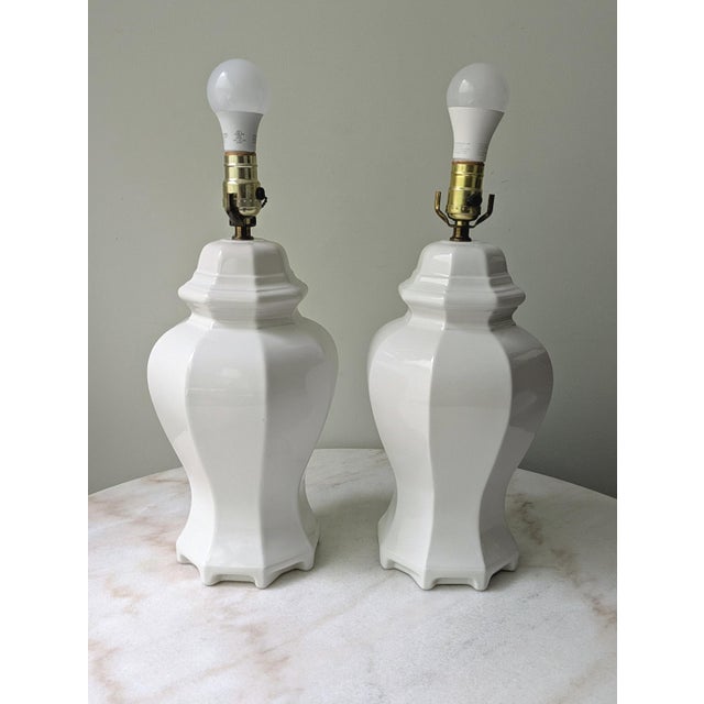 Late 20th Century Vintage White Ceramic Ginger Jar Lamps, a Pair For Sale - Image 5 of 8