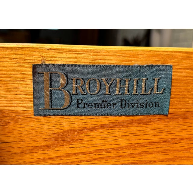 Broyhill Premier Division Mid-Century Highboy Dresser For Sale - Image 10 of 17