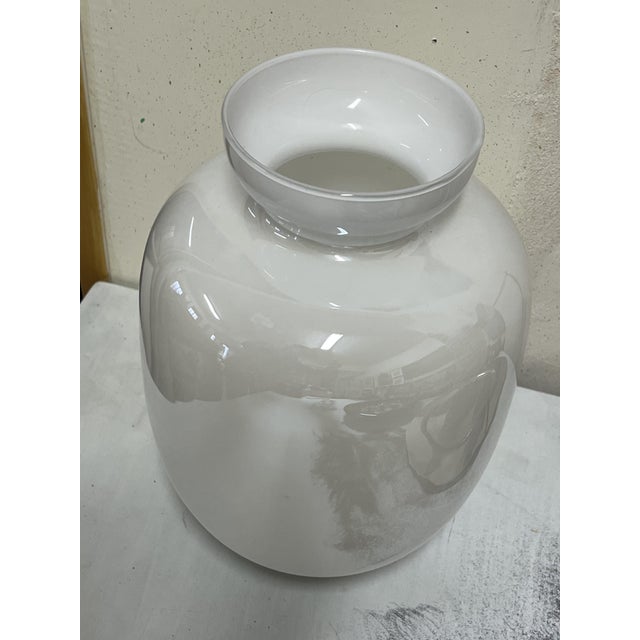 Mid-Century Modern Opaque White Glass Vase, Italy, 1980s For Sale - Image 3 of 7