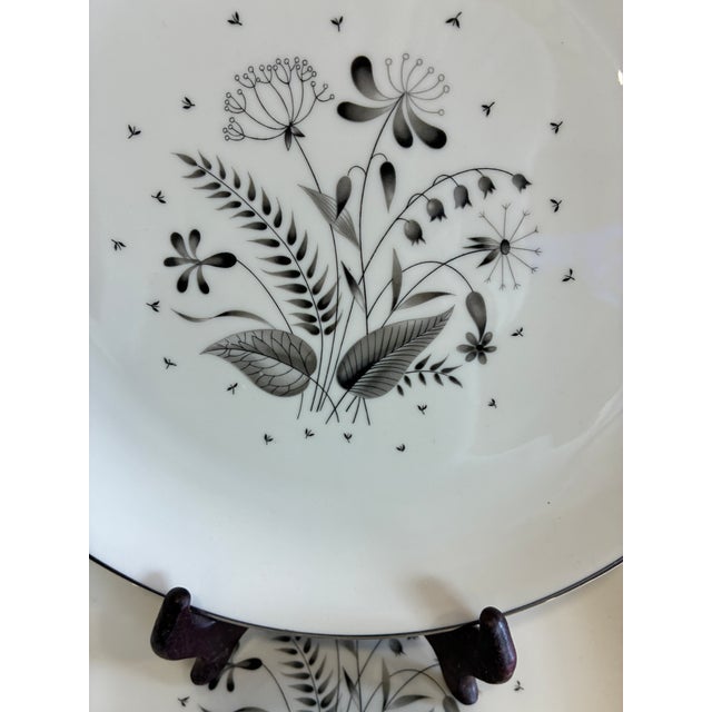 Mid 20th Century Royal Jackson Parisienne Deauville Dinner Plates – Set of 2 For Sale In Oklahoma City - Image 6 of 11