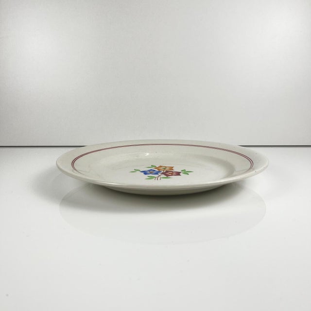 Round platter "The Beehive", Moulins des Loups, 20th century Opaque porcelain Dimensions: Diameter: 27.5 cm Height: 3 cm...