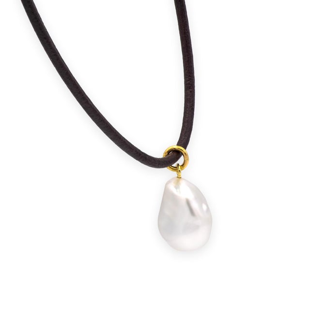 Vintage 18k Yellow Gold Baroque 22mm Pearl Pendant Leather Cord Necklace 23.5" For Sale - Image 4 of 9