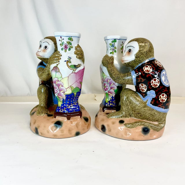 Ceramic 1960s Vintage Chinoiserie Hollywood Regency Majolica Monkey Tobacco Leaf Vases, Large Scale - A Mirrored Pair For Sale - Image 7 of 12